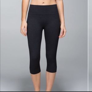 Lululemon Seamlessly Street Crop - heathered black